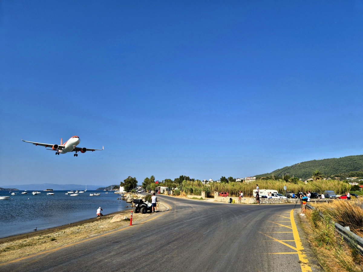 Přistání doslova nad hlavami