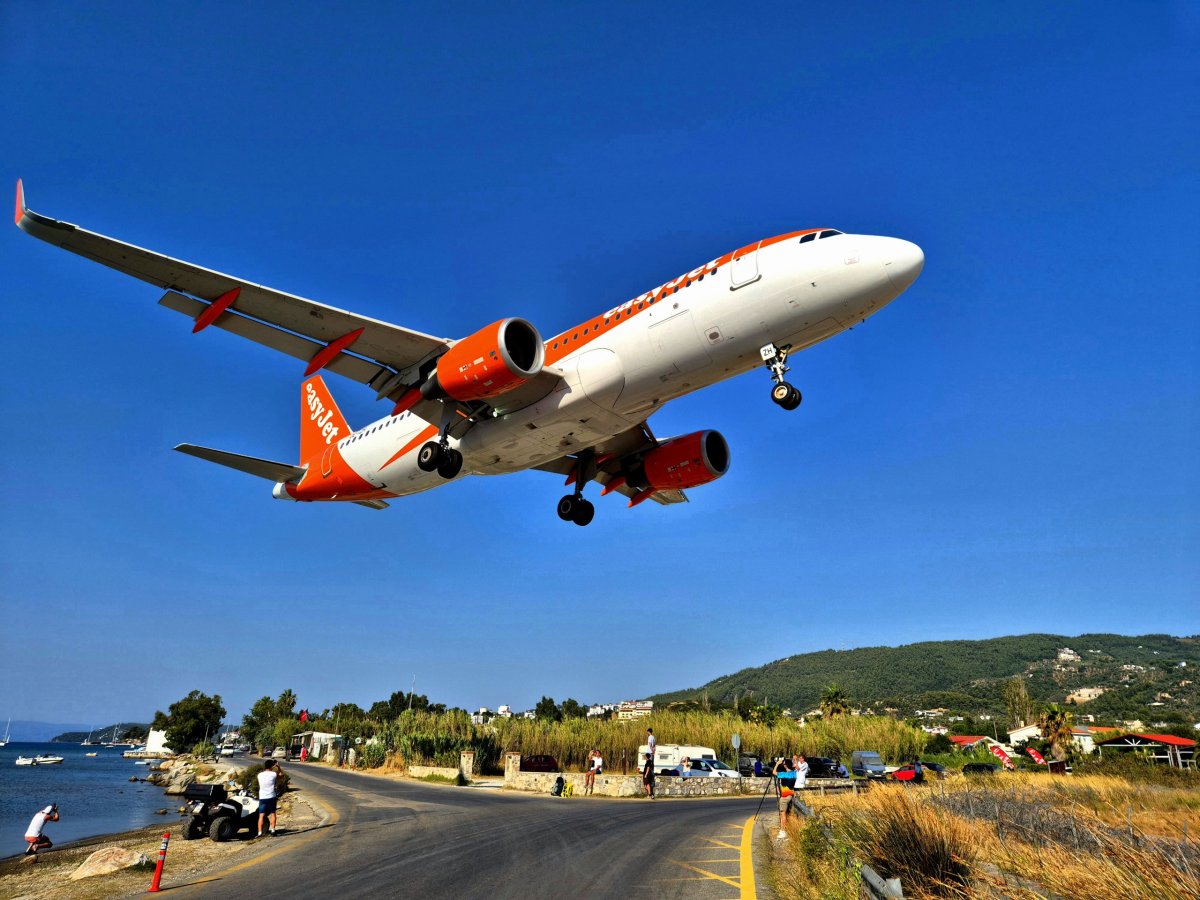 Přistání doslova nad hlavami