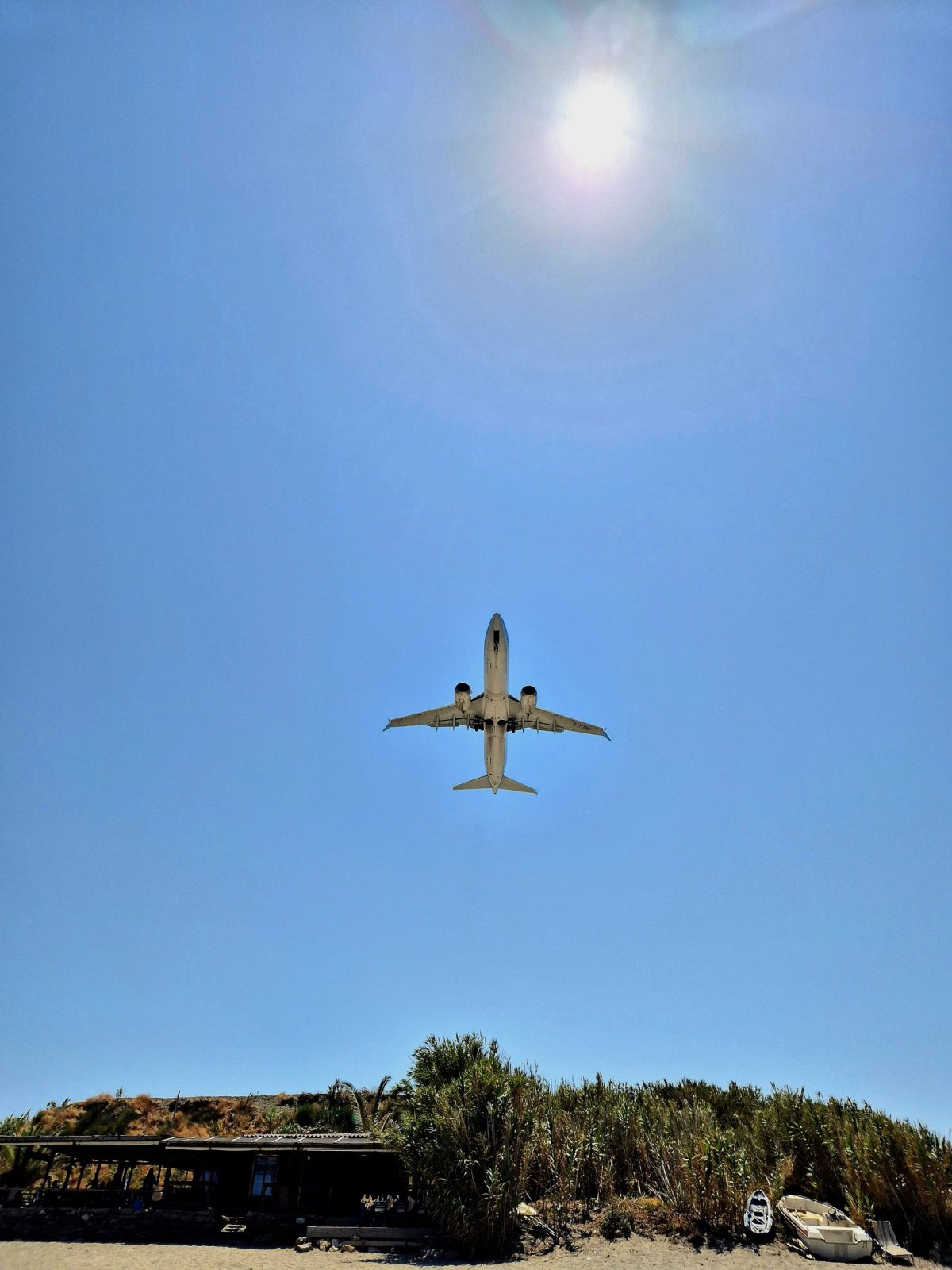 Start letadla přímo nad tavernou