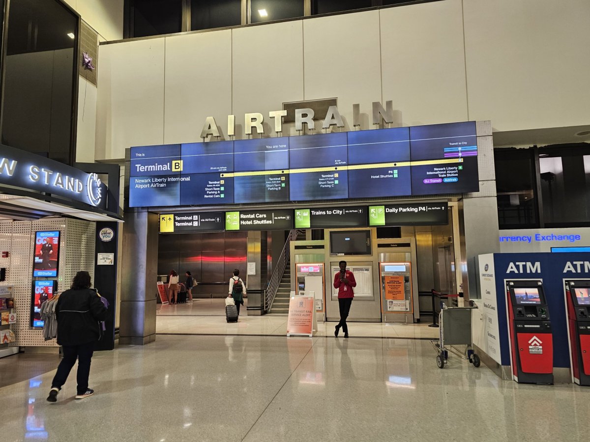 Vstup do stanice Airtrain