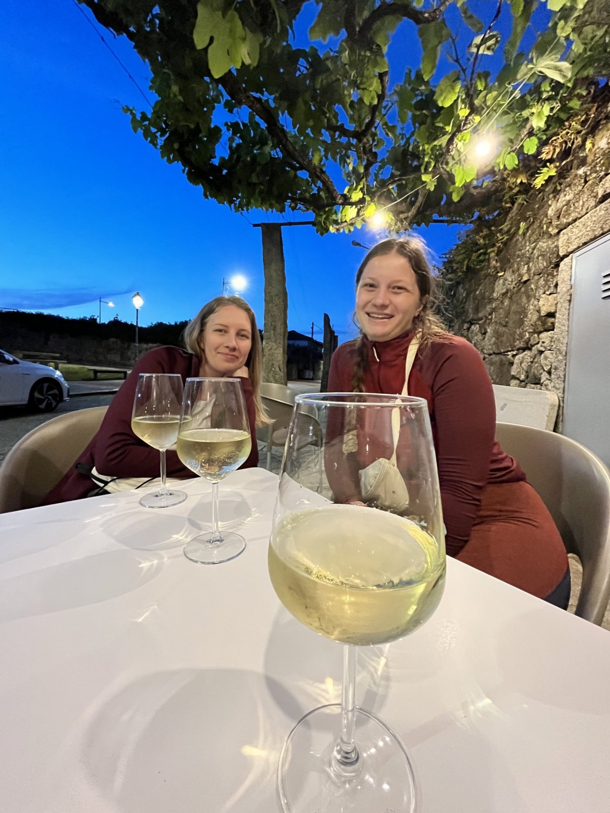 S Dashou a Frankou na zaslouženém víně :) Taberna Porta Vermelha