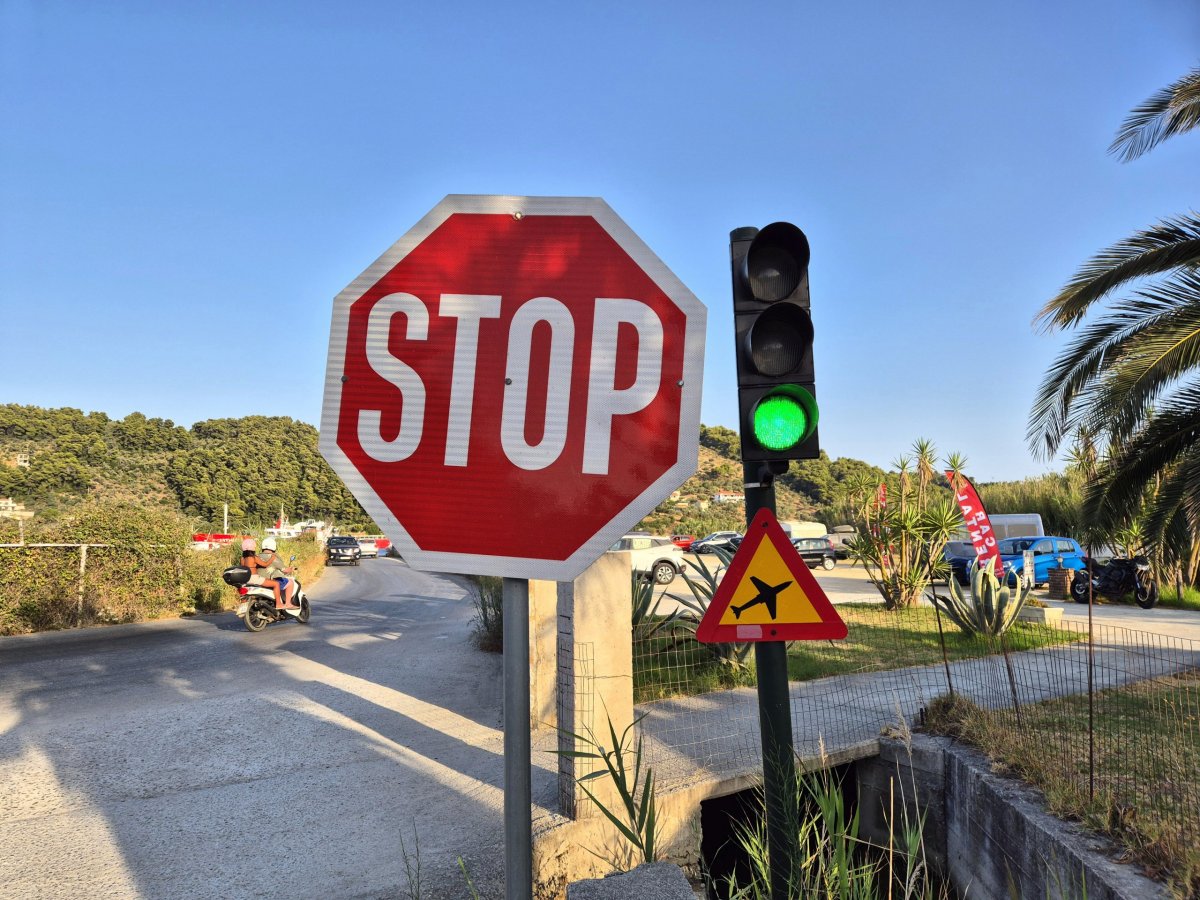 Povinná "zkratka" kolem runwaye