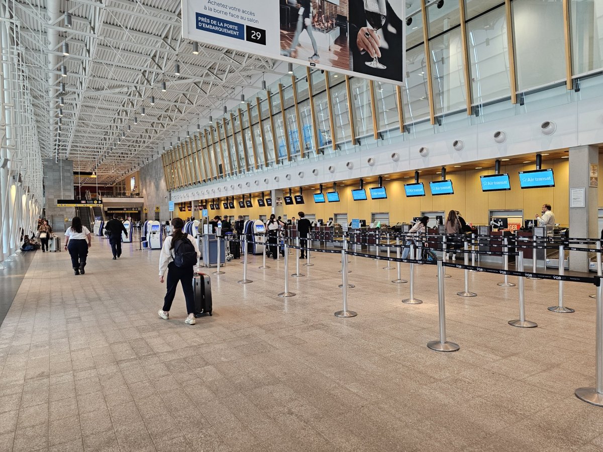 Odletová hala letiště Quebec City