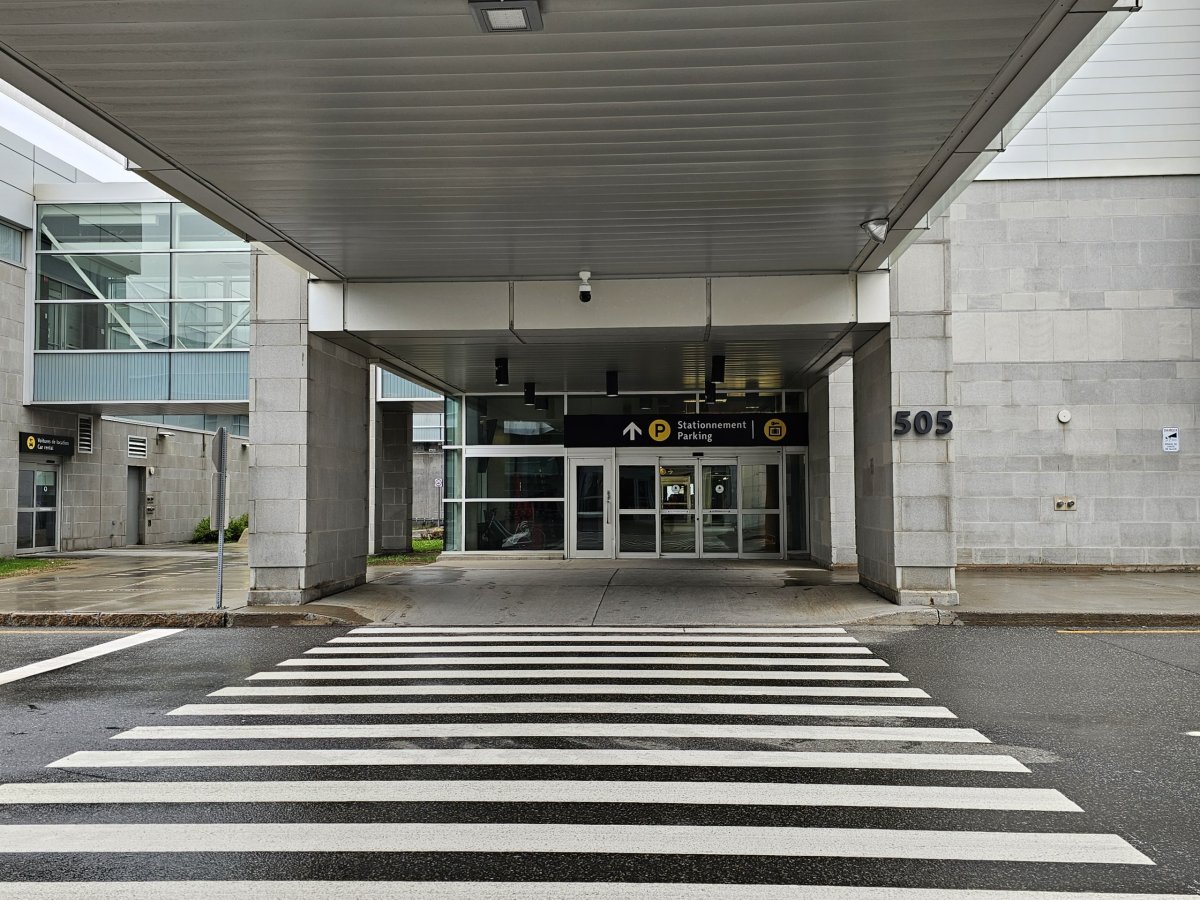 Vstup na parkoviště a k úschovně zavazadel