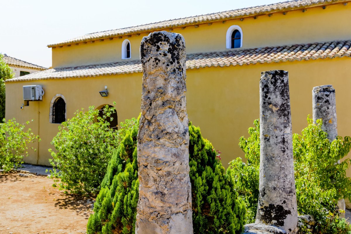 Anafonitria - zachovalé sloupoví