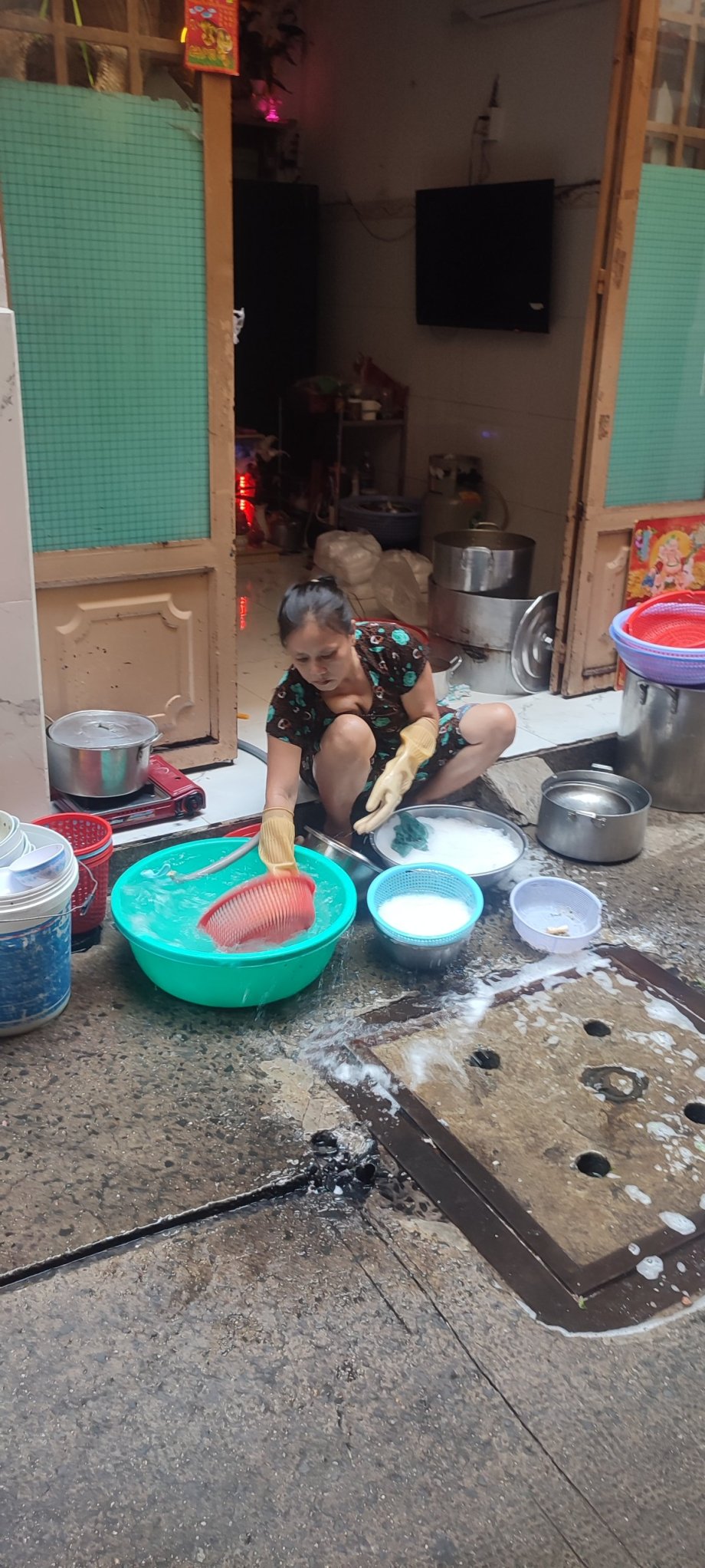 mytí nádobí v Sajgonu