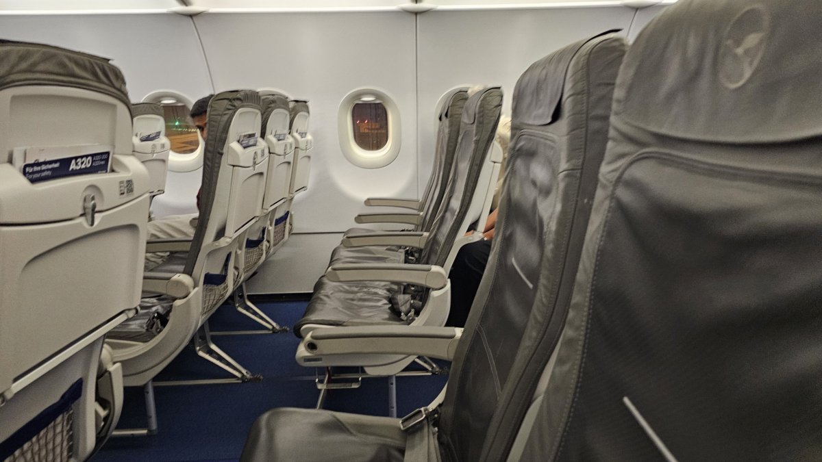 Economy Class, Airbus A320