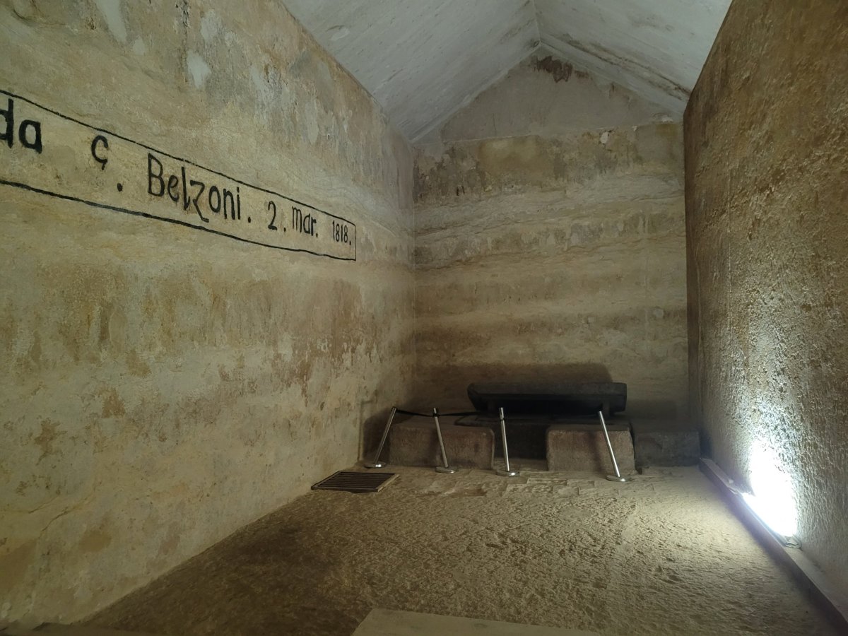 Hrobka v Rachefově pyramidě