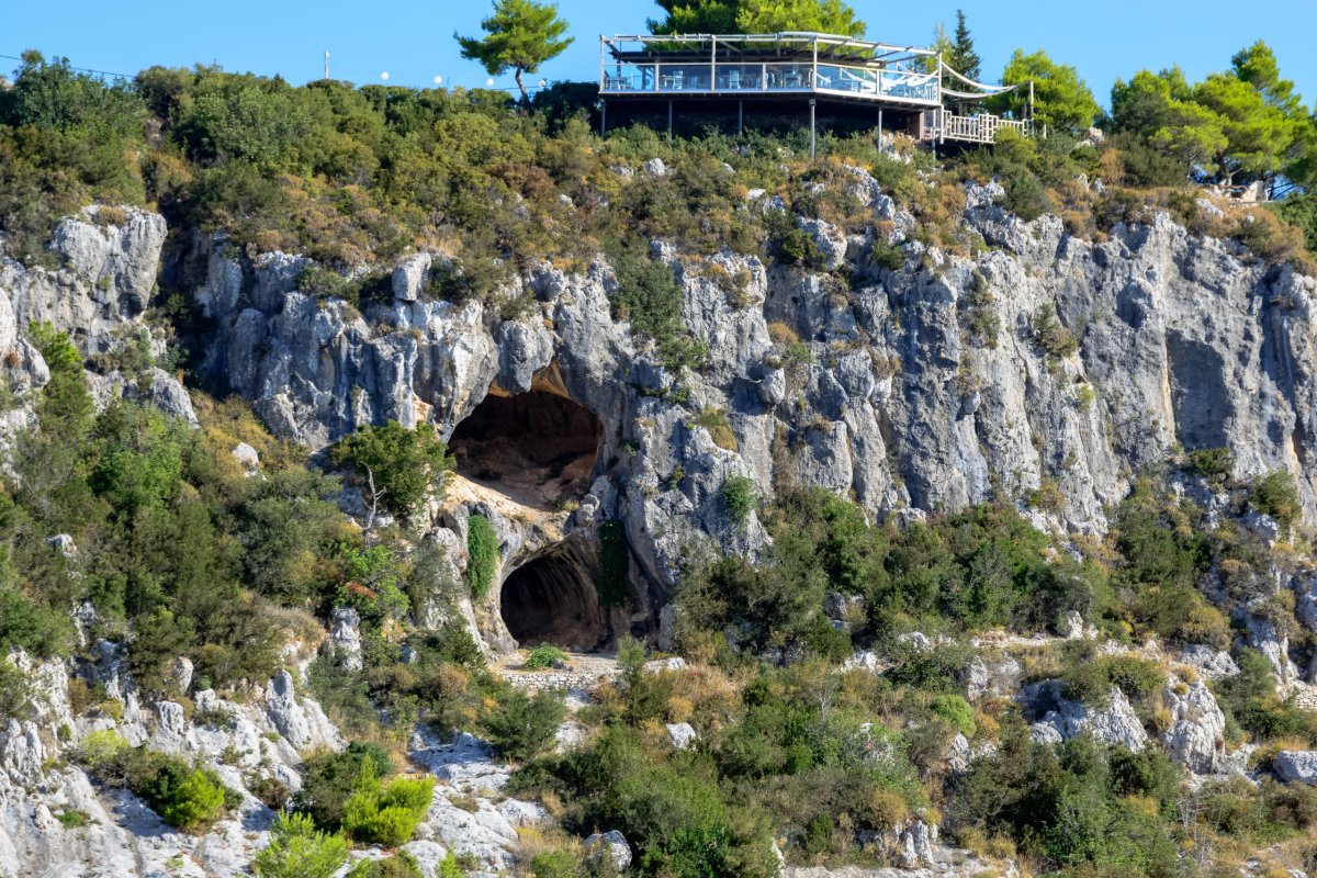Pohled na Damianos Caves