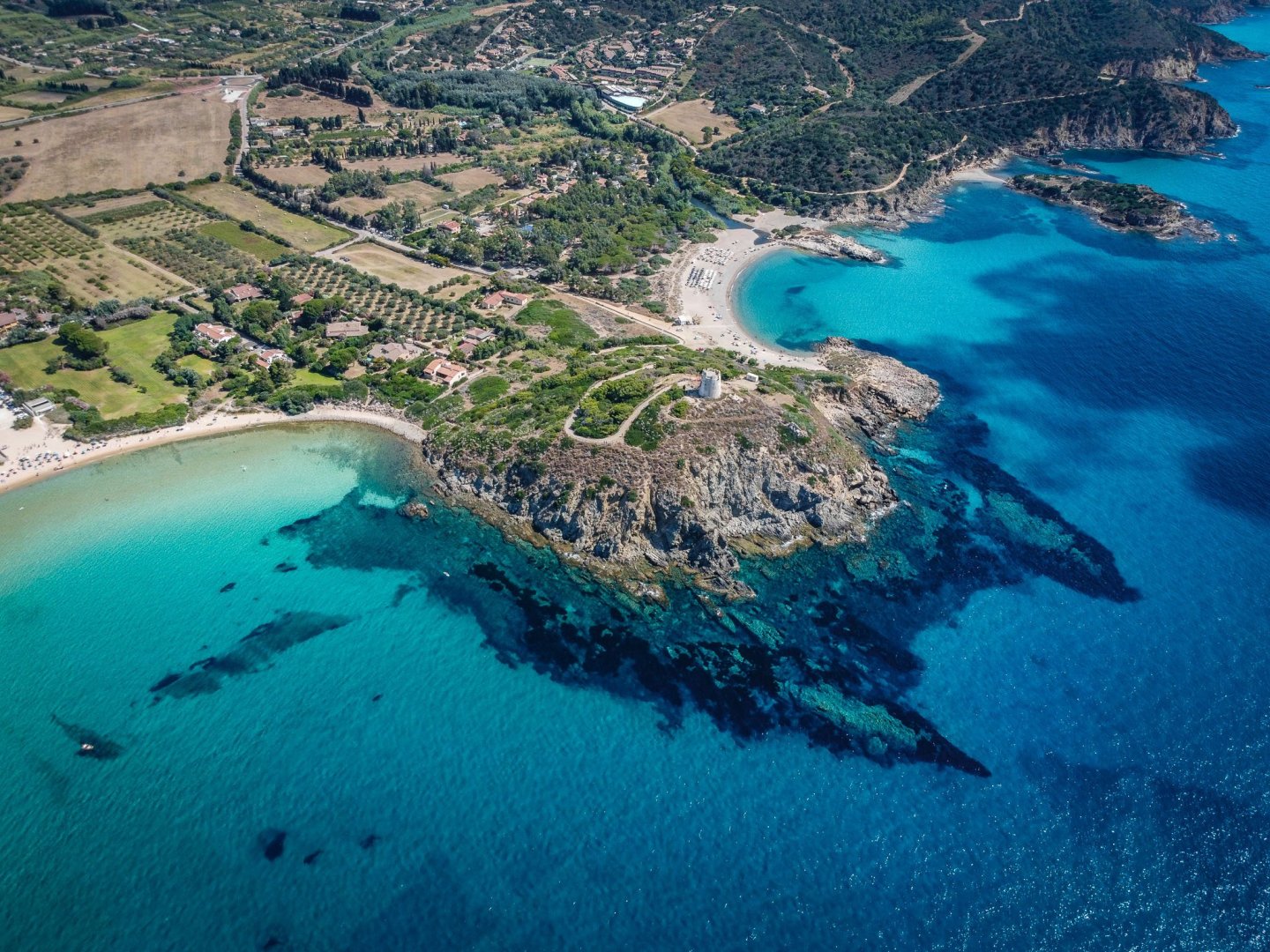 sardinie-okru-n-j-zda-kolem-cel-sardinie-co-vid-t-a-nejhez-pl-e