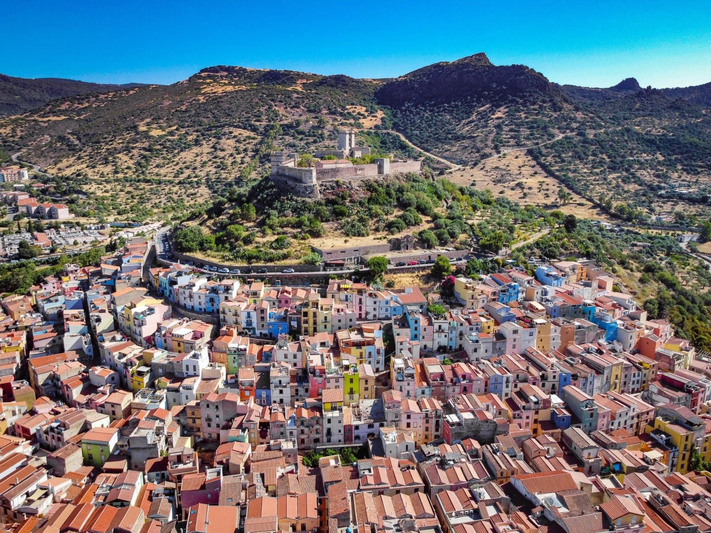 sardinie-okru-n-j-zda-kolem-cel-sardinie-co-vid-t-a-nejhez-pl-e