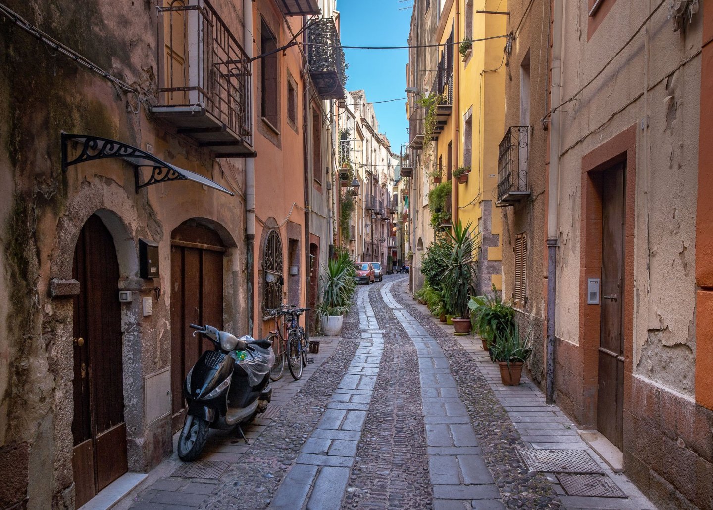 sardinie-okru-n-j-zda-kolem-cel-sardinie-co-vid-t-a-nejhez-pl-e