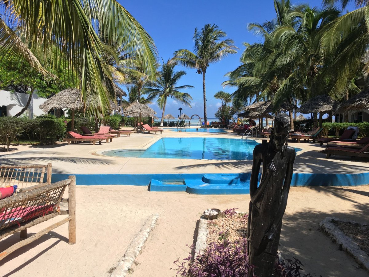 Výhled z baru k pláži