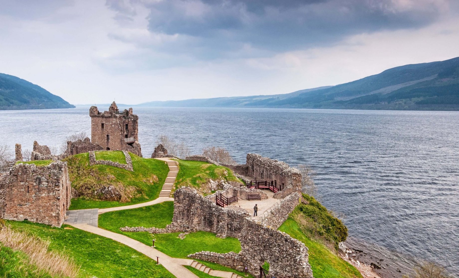замок эйлен-донан, великобритания. остров мур шотландия фото. остров скай шотландия. шотландия фото достопримечательности. Scotland is a country of old traditions and beauty, a country of large cities and vast lands.