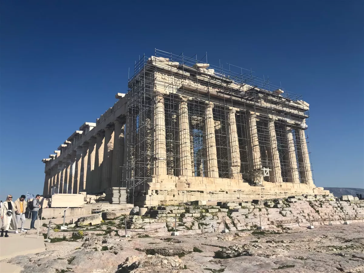 Parthenon z přední strany