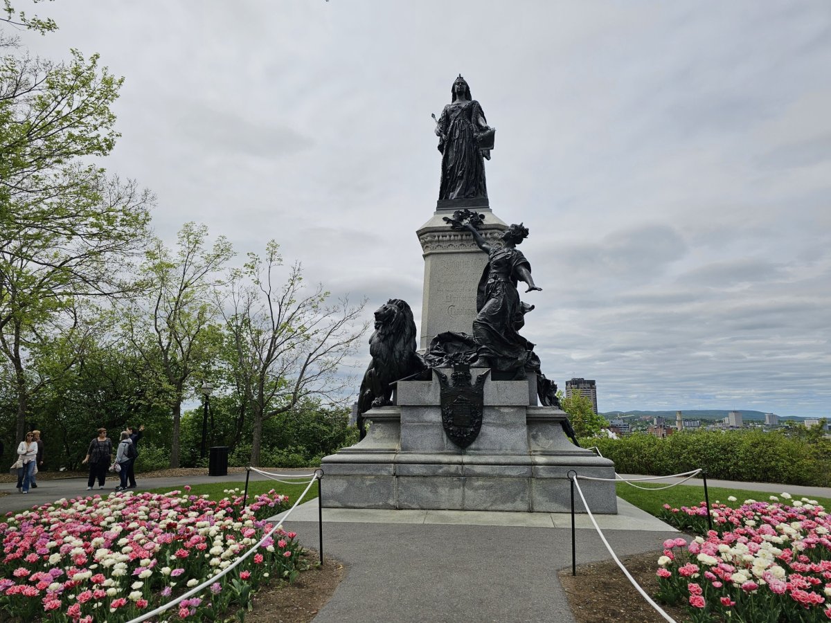 Queen Victoria Statue