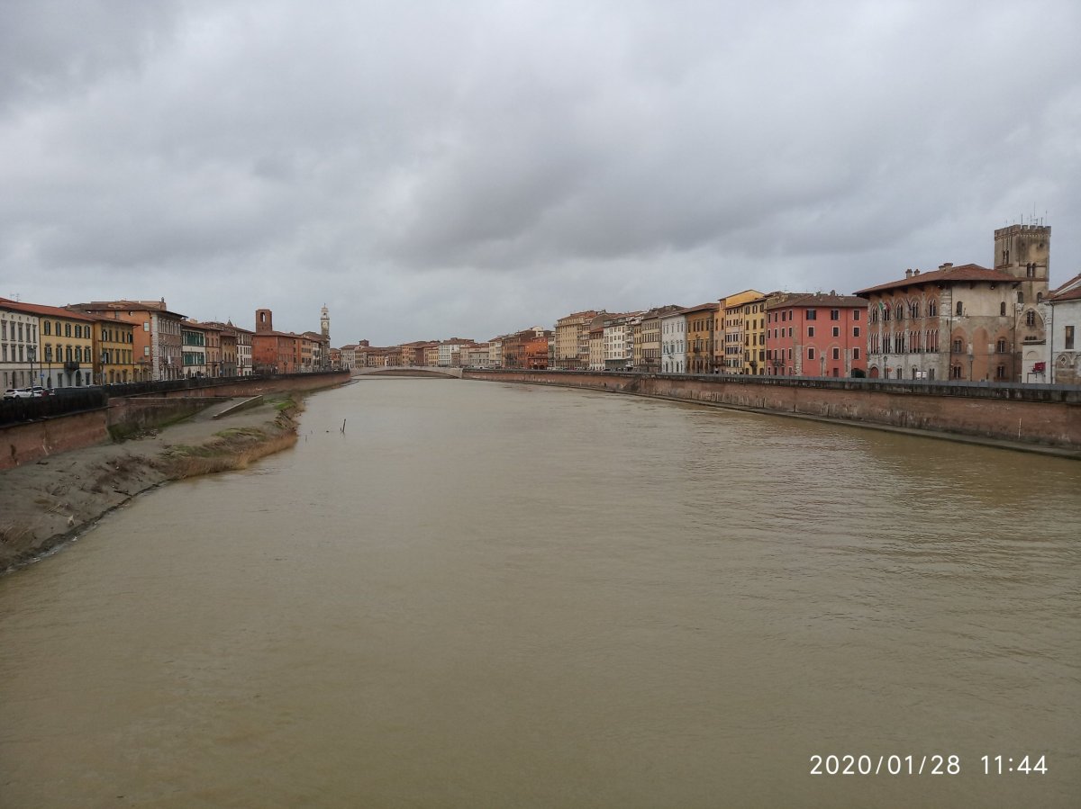 řeka Arno, už o dost širší než ve Florencii