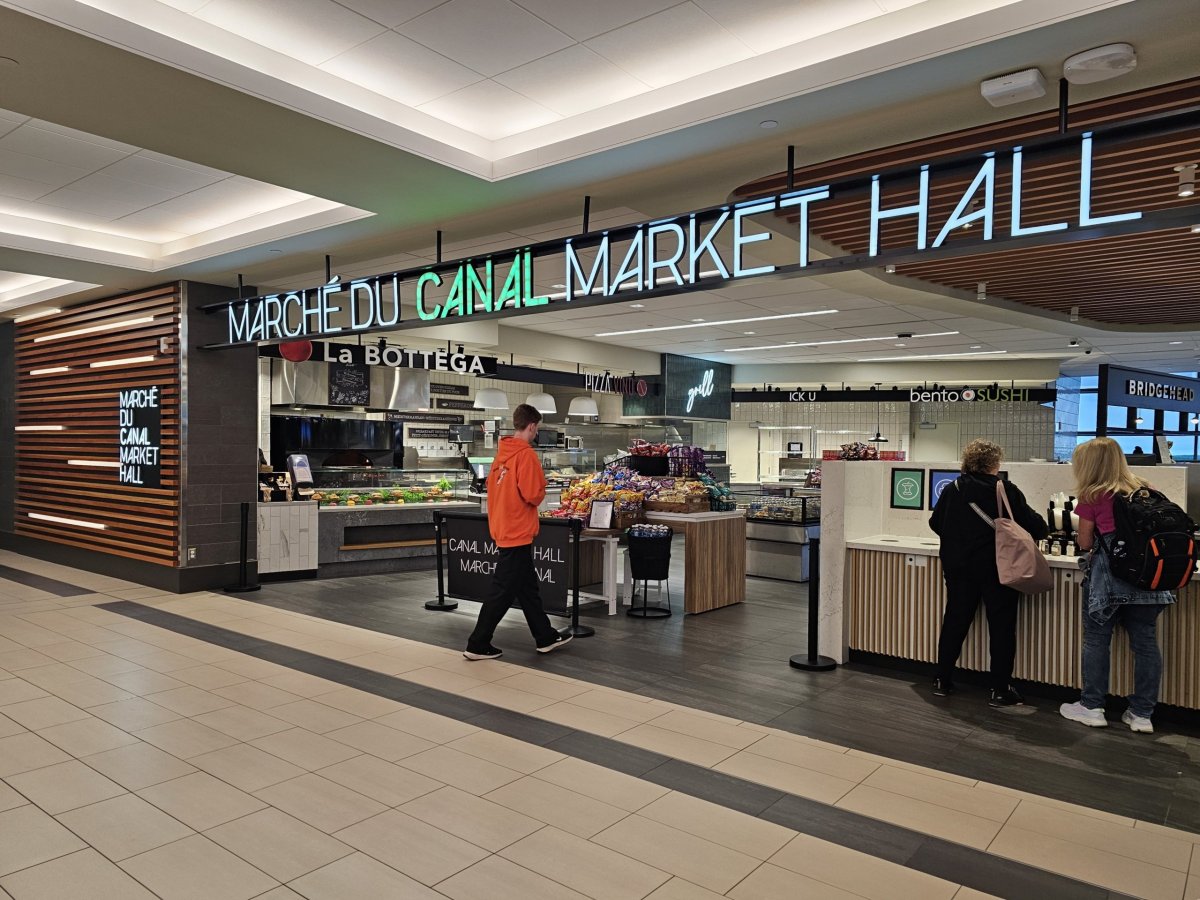 Food Court v tranzitní části