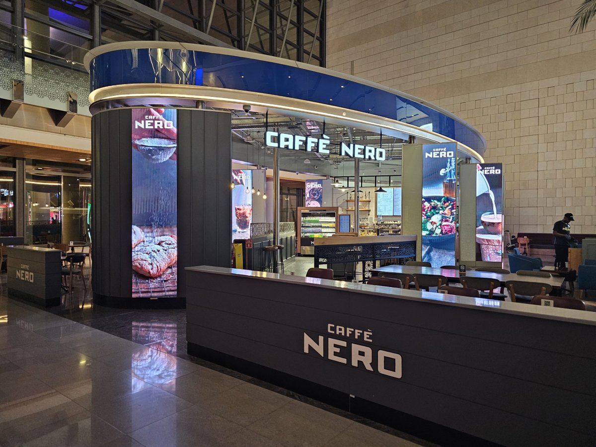 Caffé Nero, přílety, veřejná část