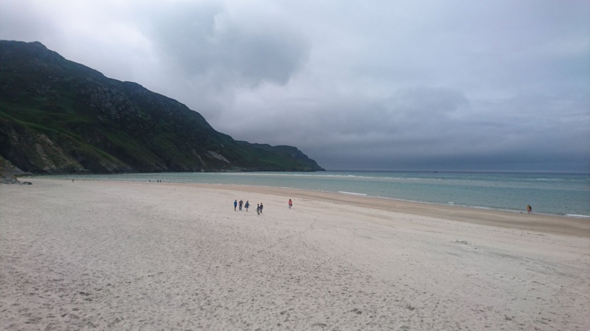 Dlouhá pláž s jemným bílým pískem Maghera Strand