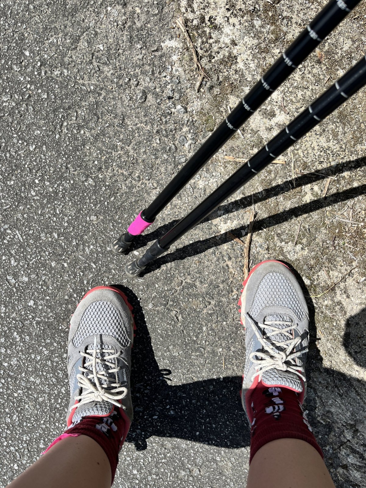 Hůlka to po cestě, taky už chtěla vzdát. Díky bože za ty tejpy!