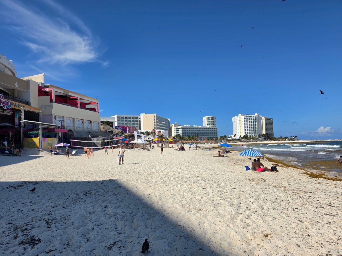 Playa Gaviota Azul před Coco Bongo