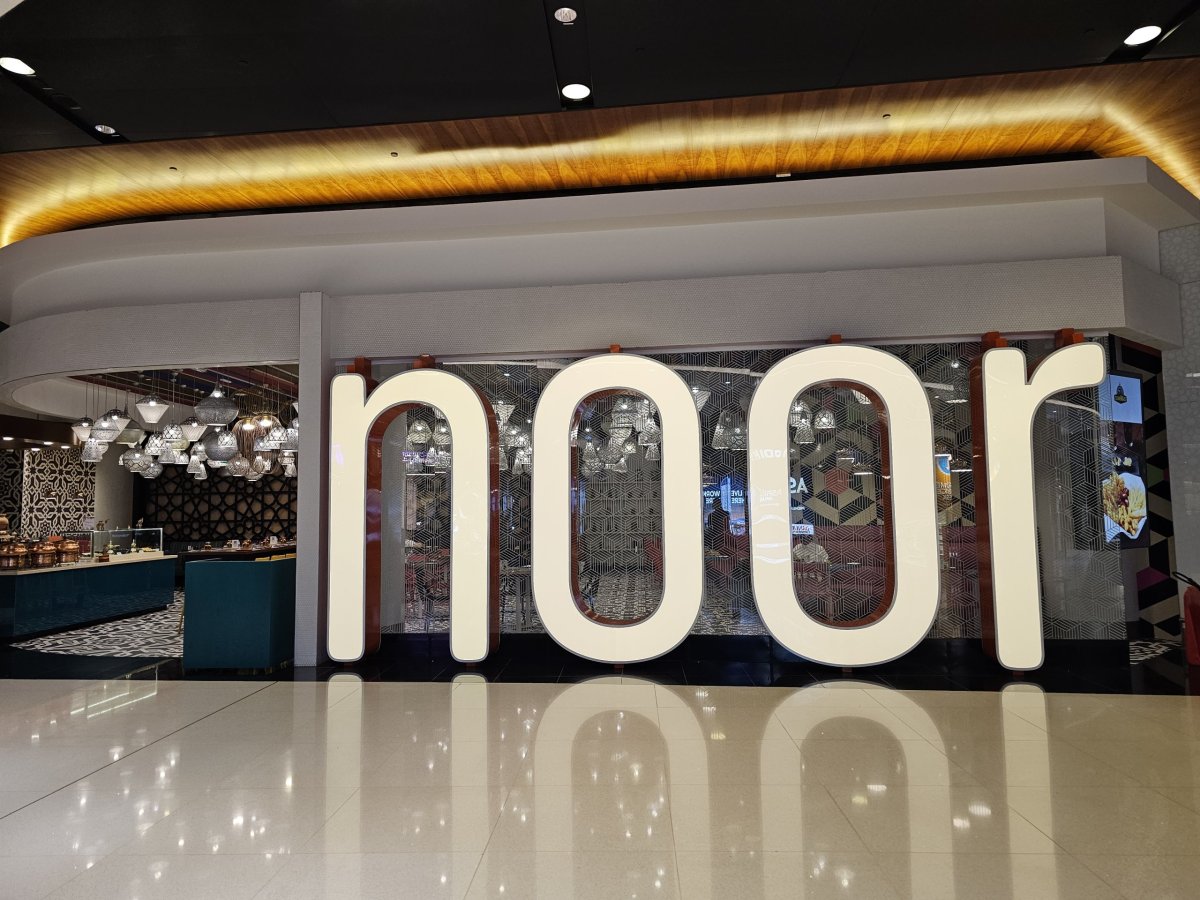 Restaurace Noor, tranzitní zóna