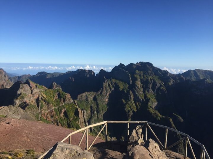 Pohled na Pico das Torres, z Pico do Arieiro