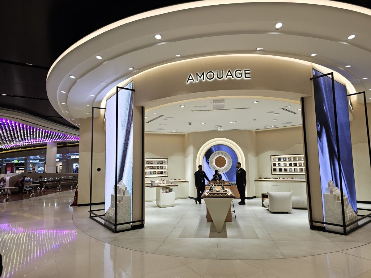 Obchod s kosmetikou, tranzitní zóna