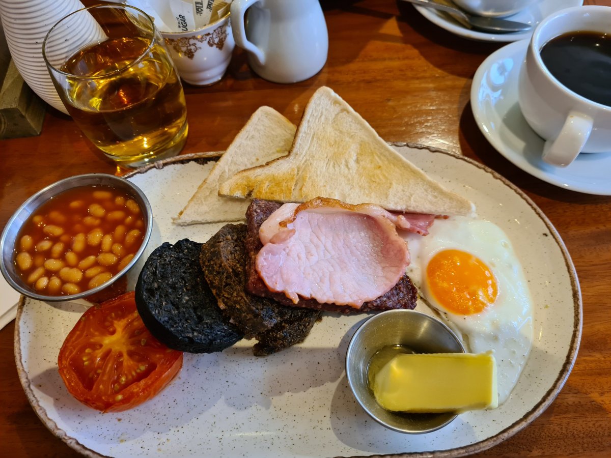 Typická skotská snídaně