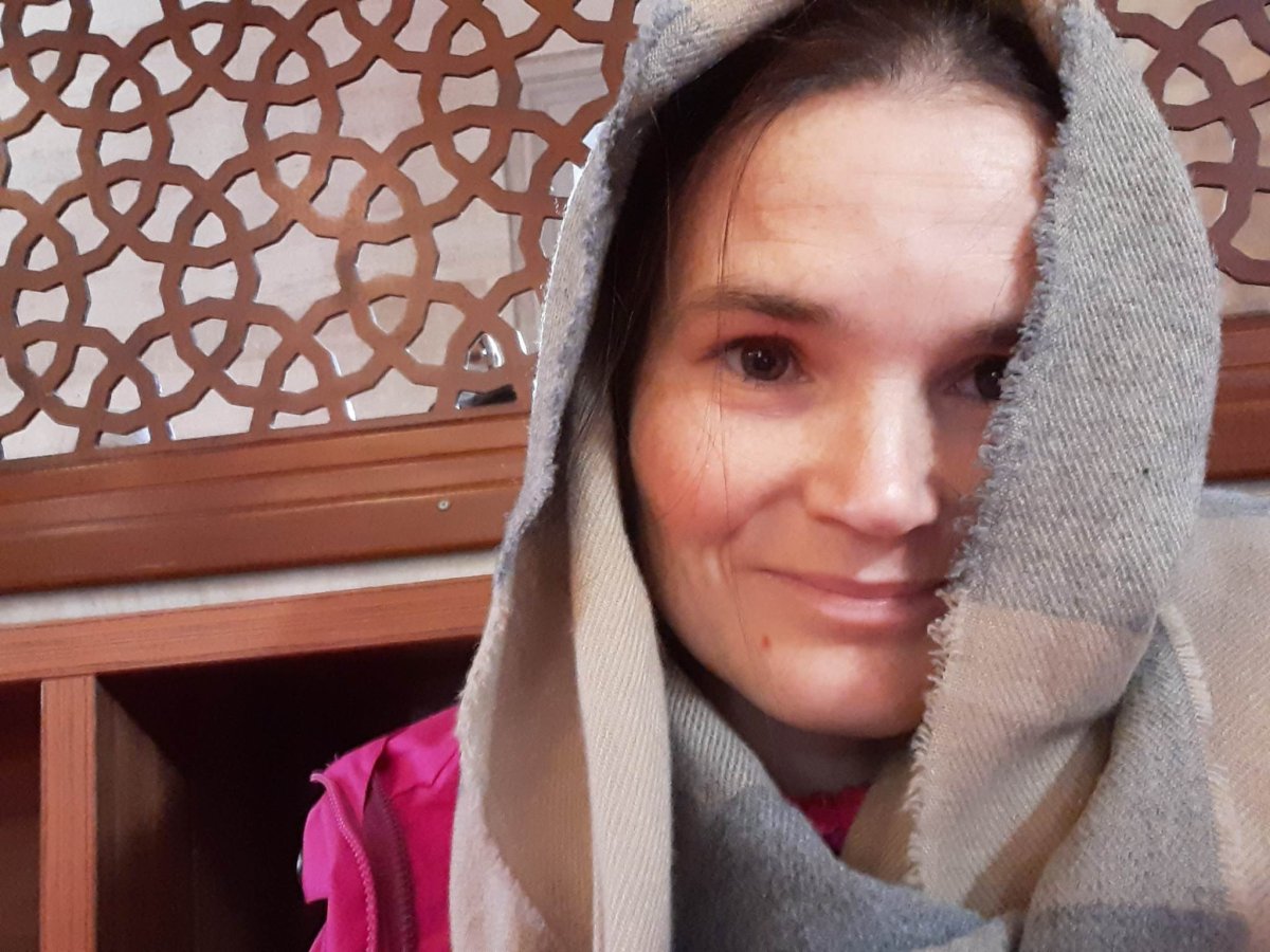 pro ženy dopručuji vlastní šál, ale dá se na místě většinou půjčit