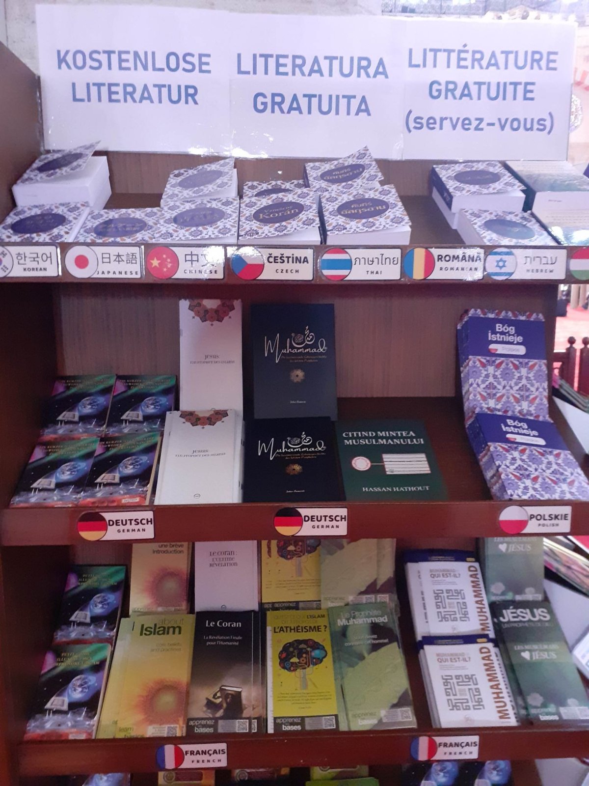 převažuje muslimské náboženství