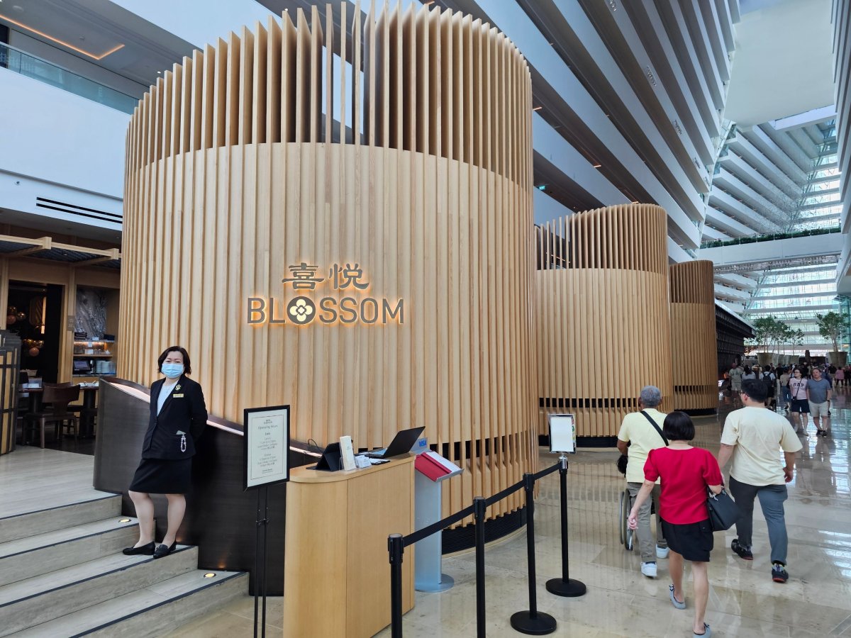 Restaurace v hotelovém lobby