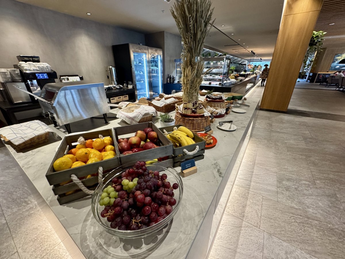 Ovoce, pečivo a další