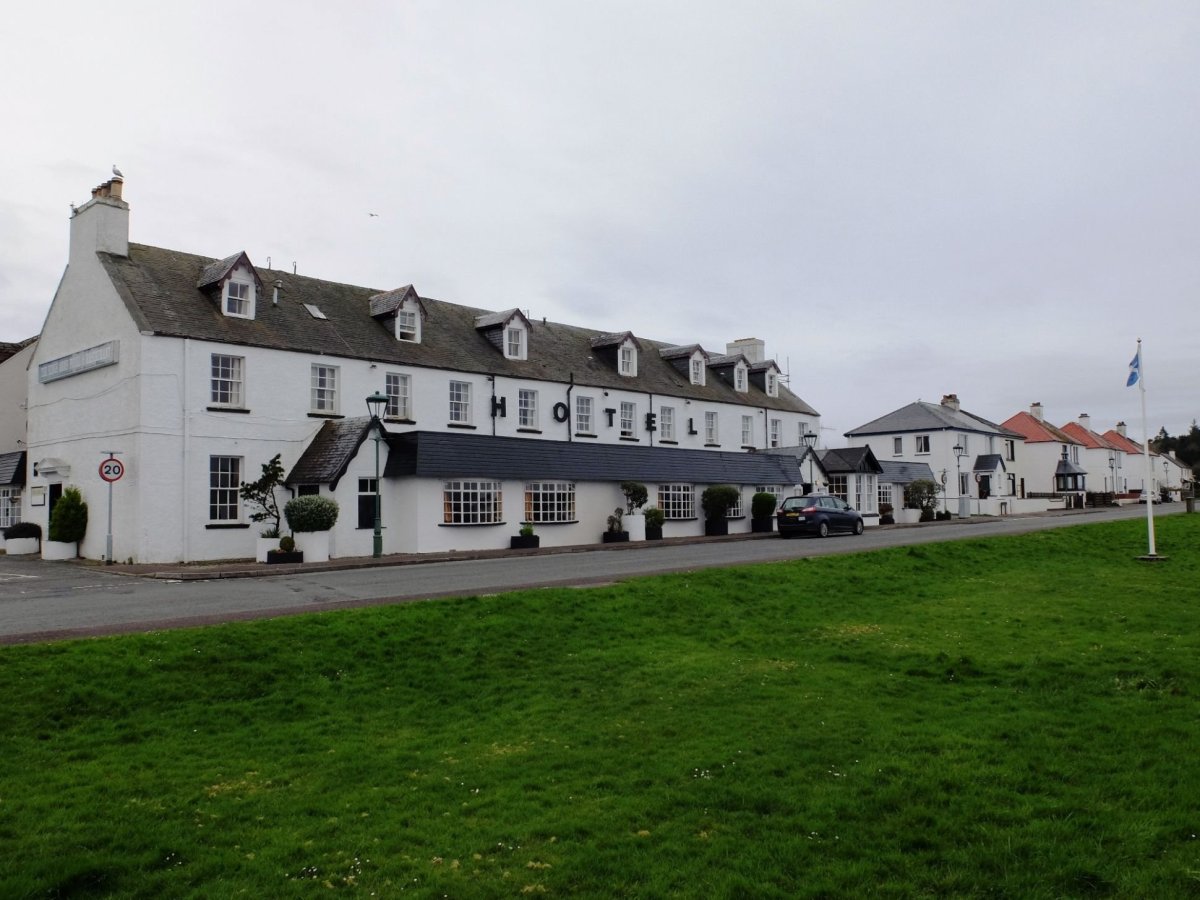 King´s Arm hotel - jeden z těch větších na Skye a jeden z mála volných v našem termínu.