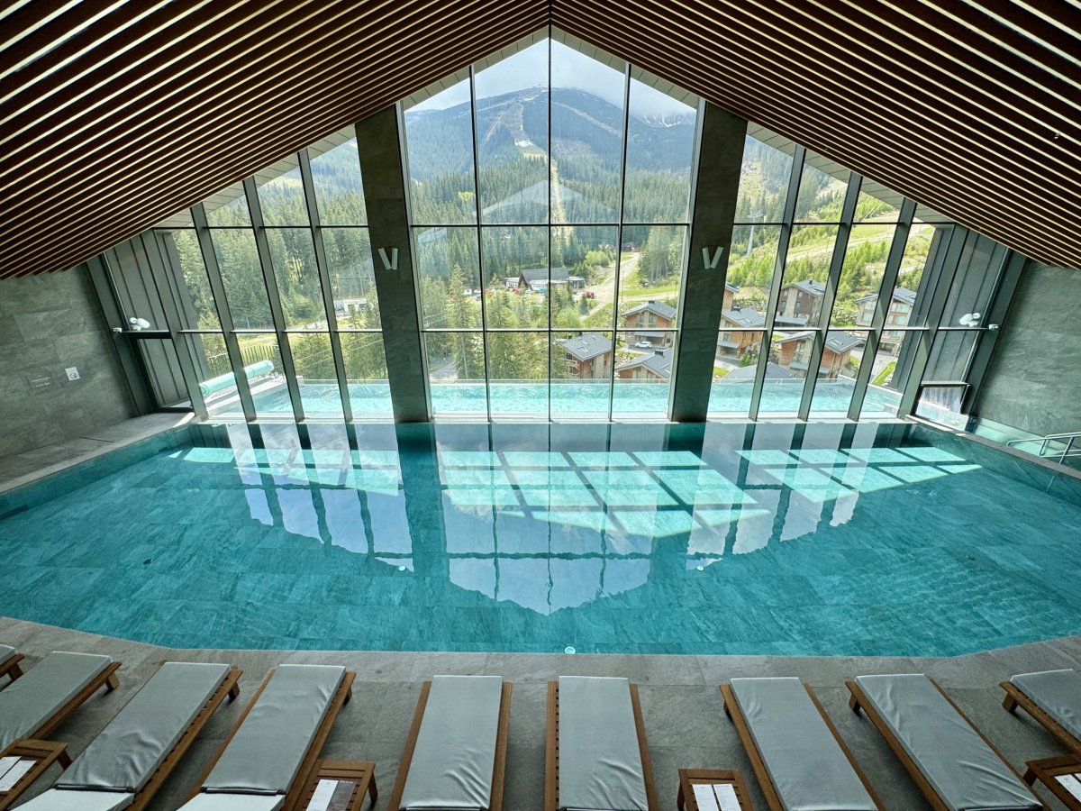 Bazén ve Swissotel Damin Jasna