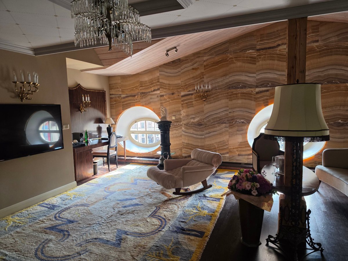 Onyx Tower Suite