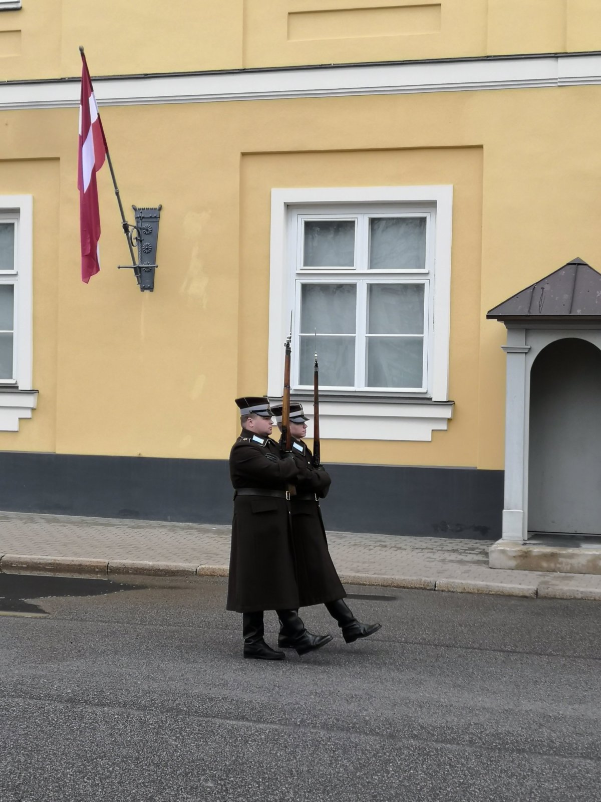 Čestná stráž před zámkem