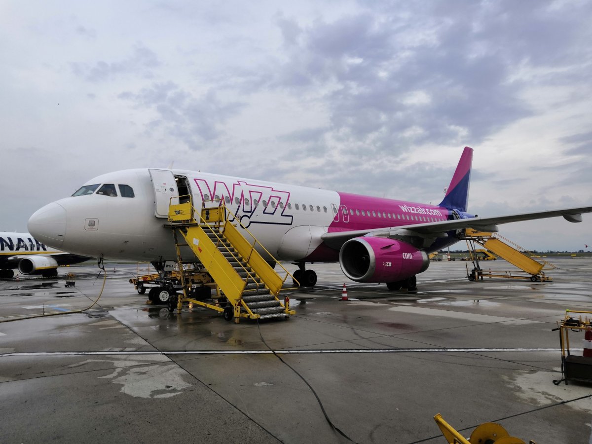 Airbus A320 na letišti ve Vídni