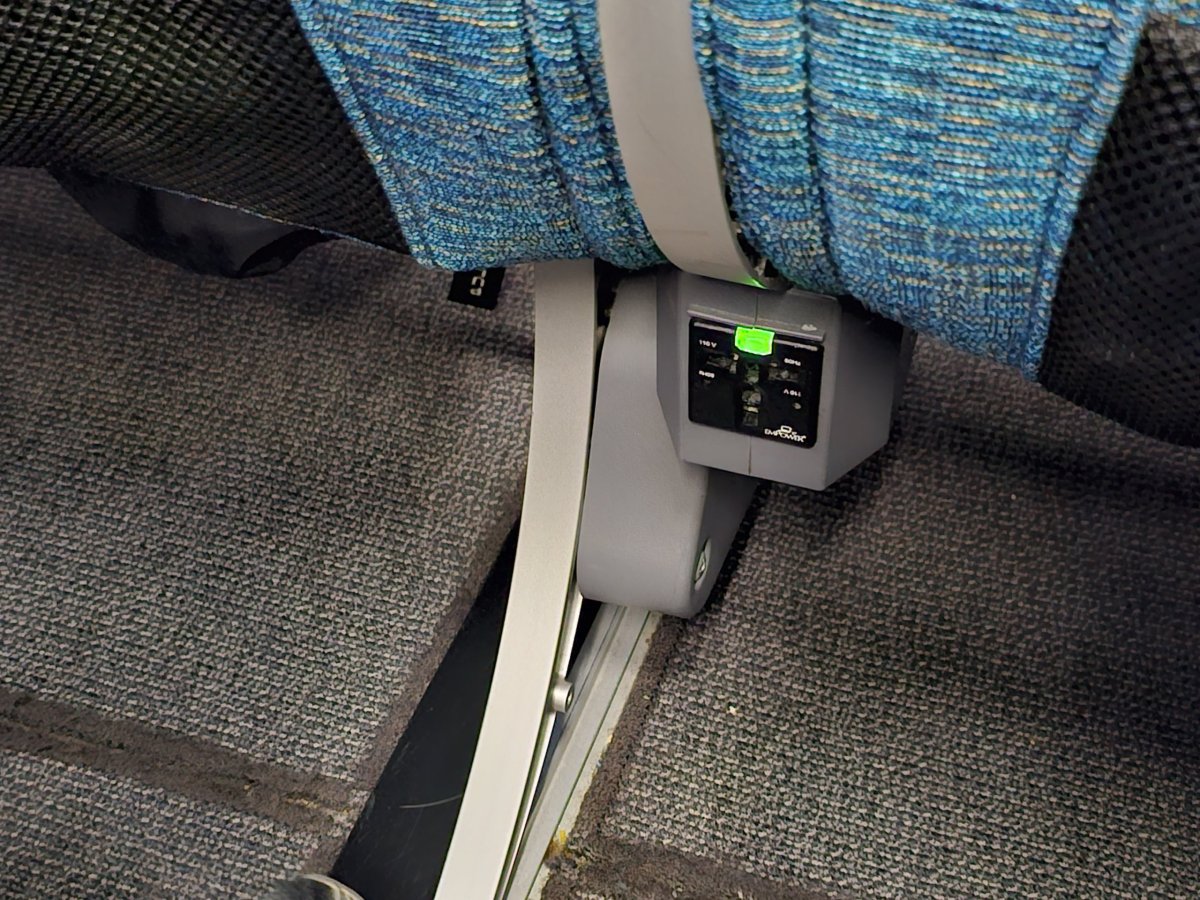 Zásuvka pro dobíjení elektroniky