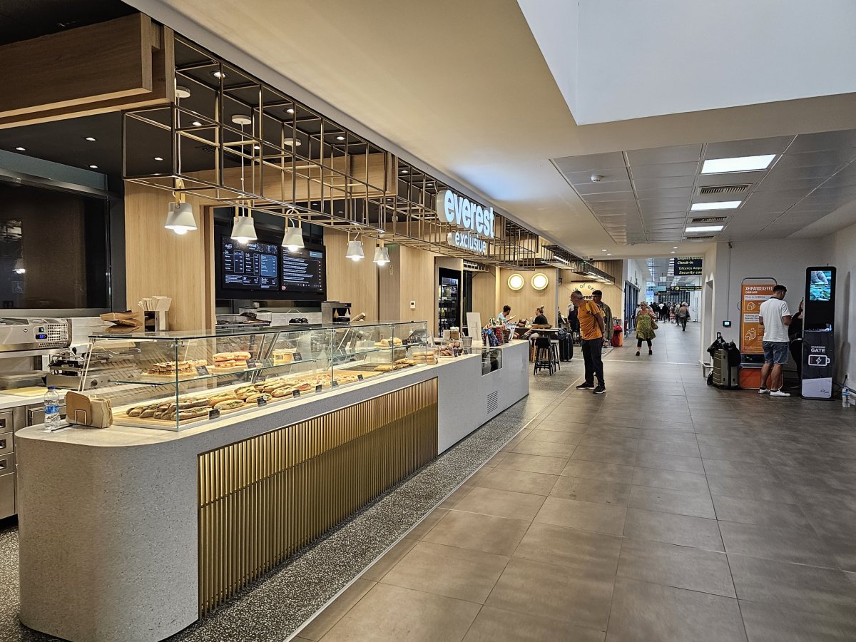 Everest, letiště CFU