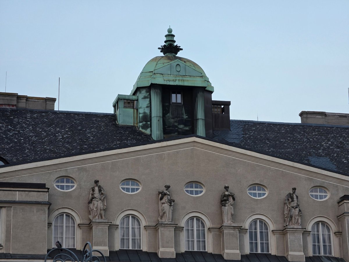 V této věži a pod ní je Onyx Tower Suite