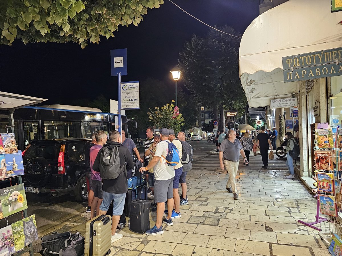 Zastávka směr letiště v centru (San Rocco Square)