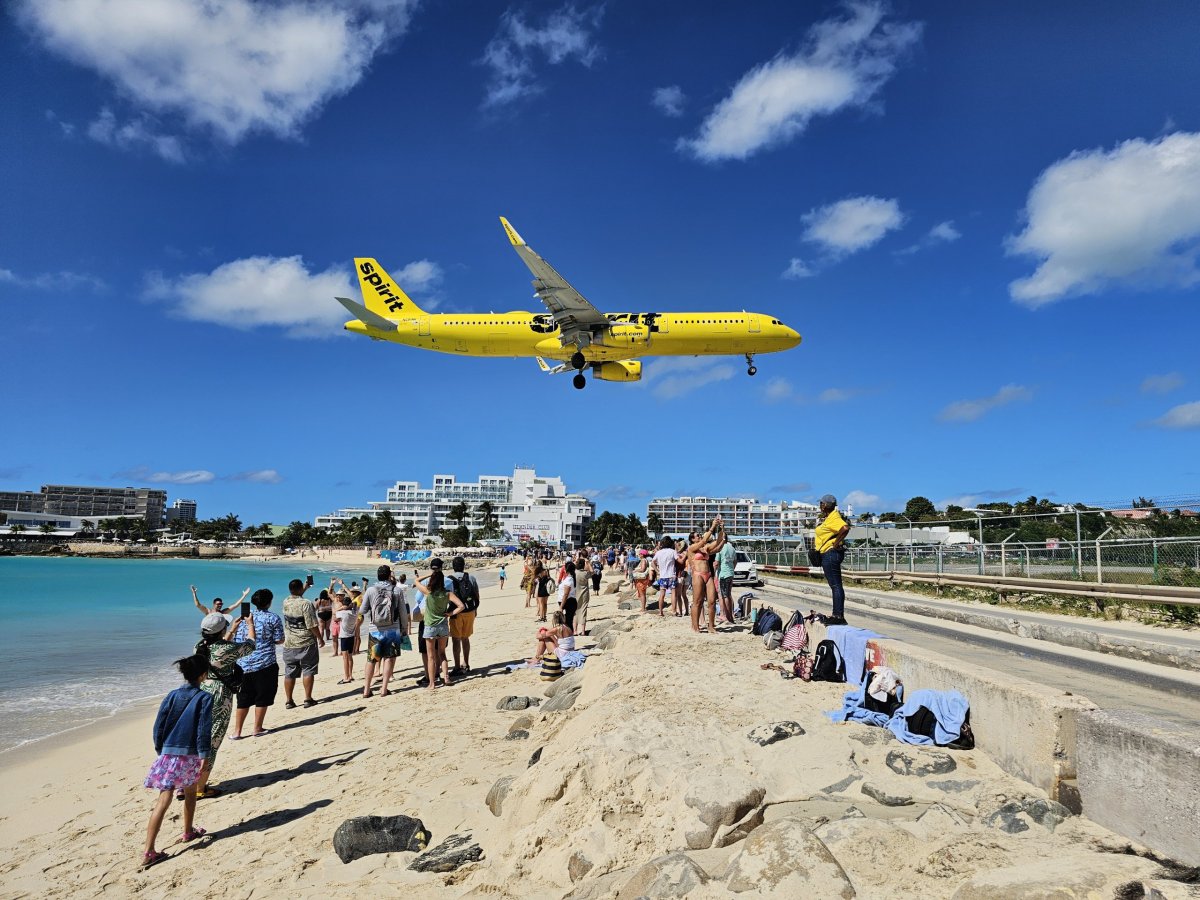Přílet Spirit Airlines nad Maho Beach