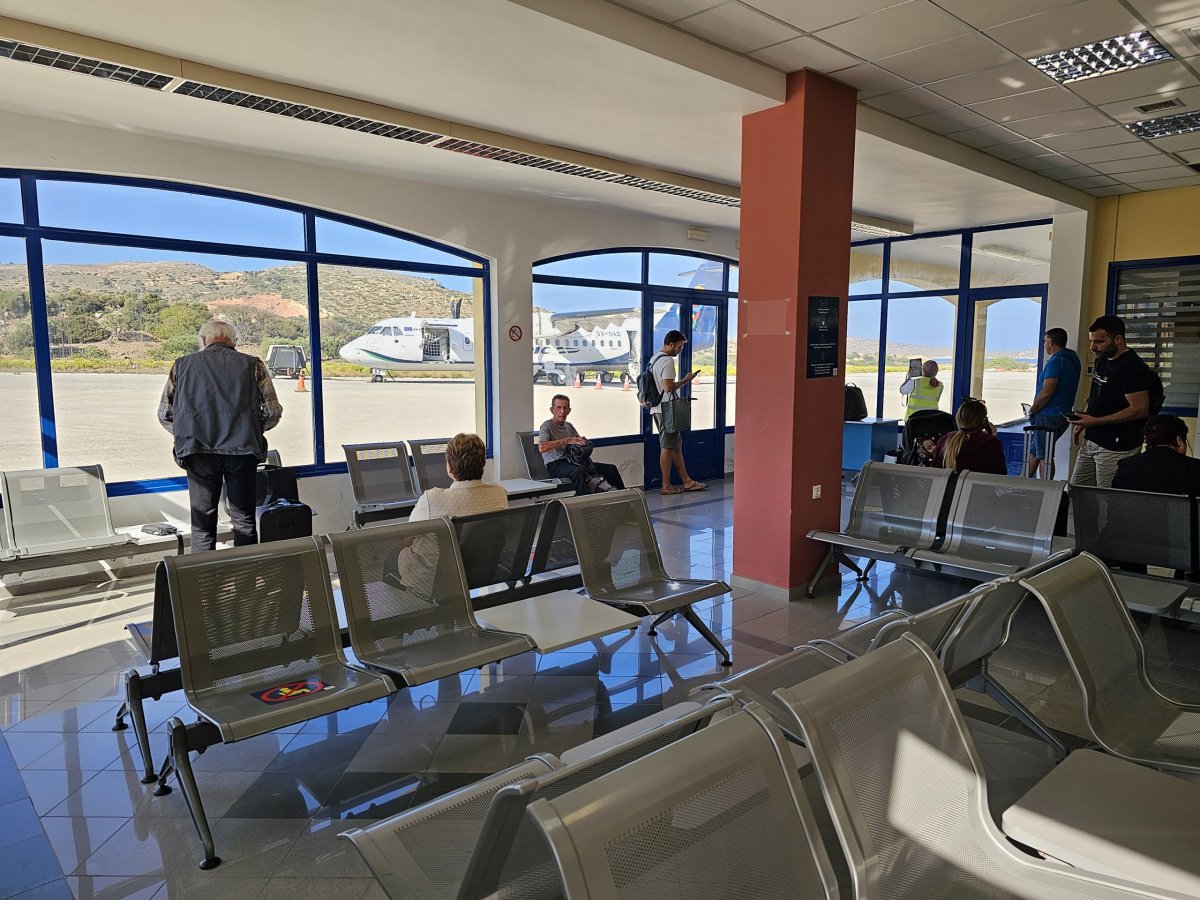Tranzitní zóna a jediný gate, letiště Leros