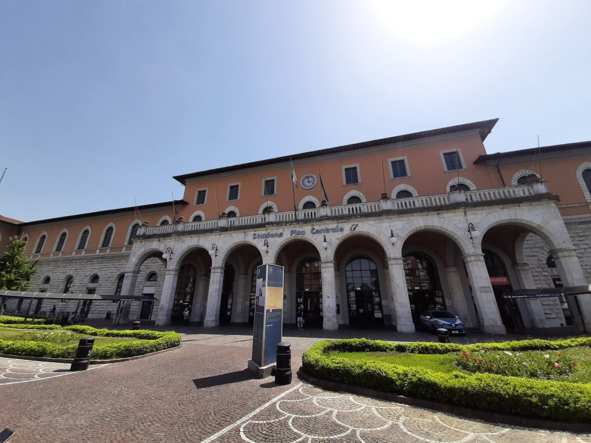 vlakové nádraží Pisa