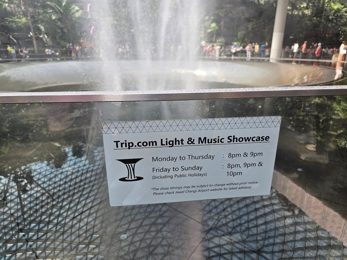 Časy light show u vodopádu v Jewelu