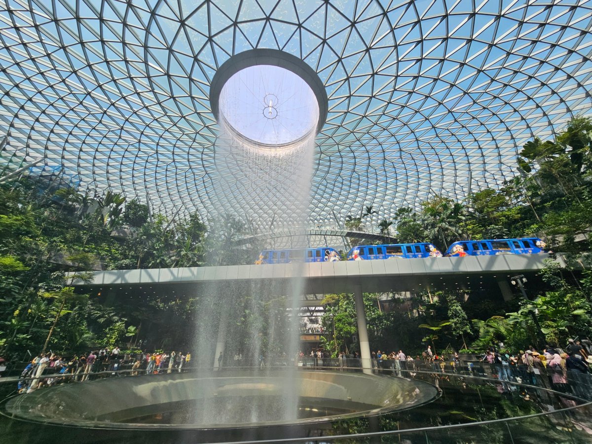 Vodopád a vláček v JEWEL