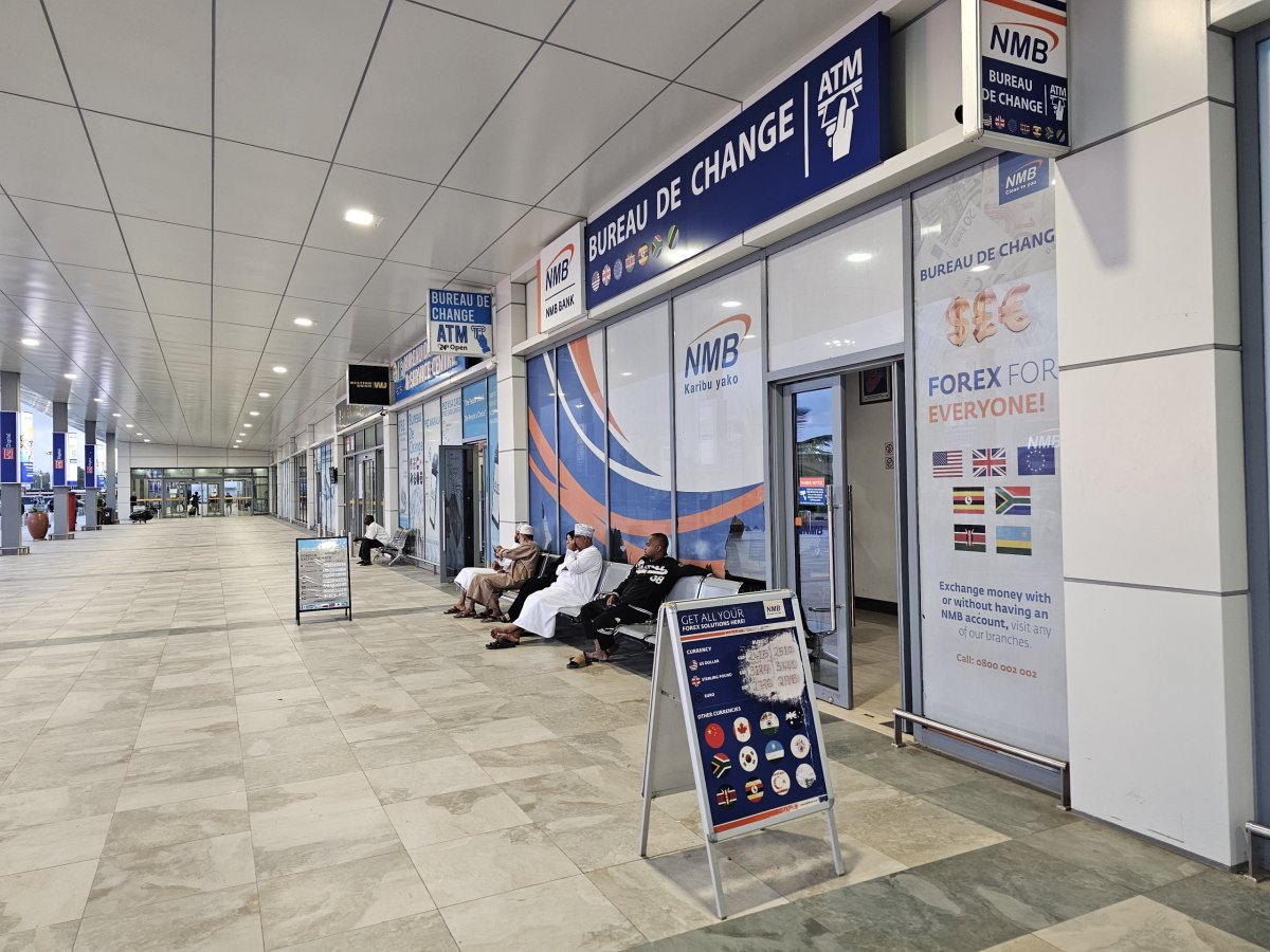 Směnárny a bankomaty