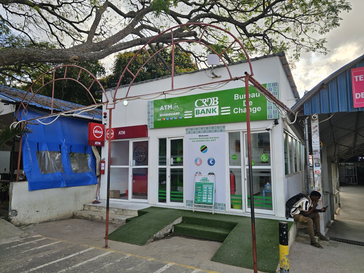 Bankomat před terminálem 2